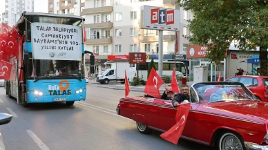 Talas'ta klasik araçlarla Cumhuriyet Bayramı coşkusu yaşandı