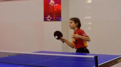 Eskişehir GSB Spor Okulları'nda masa tenisi eğitimleri devam ediyor