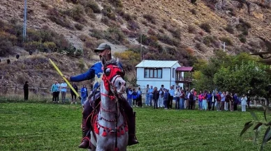 Belçikalı otomobil tutkunları Bayburt'ta cirit sporunu keşfetti