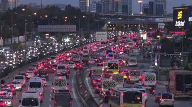 İstanbul'da haftanın ilk mesai gününde trafik yoğunluğu yüzde 74'e ulaştı