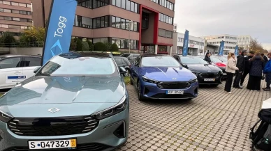 Togg Almanya'da ilk elektrikli araç teslimatlarını Stuttgart'ta yaptı