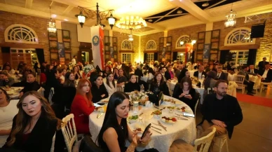 Manisa'da öğretmenlere maaş zammı ve ulaşım indirimi müjdesi verildi