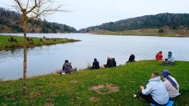 Sakarya'da sonbahar doğa yürüyüşleri Karagöl ve Acelle Yaylası'nda devam etti