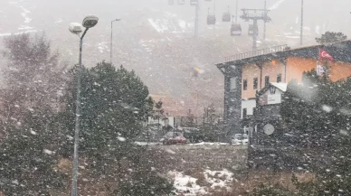 Erciyes'te kar yağışı turizmcileri sevindirdi