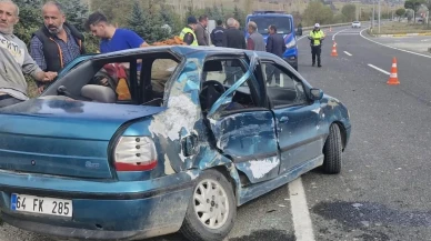 Uşak'ta otomobil ile tır çarpıştı, sürücü ağır yaralandı