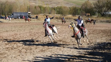 Bayburt ve Erzincan’da geleneksel cirit dostluk müsabakası düzenlendi