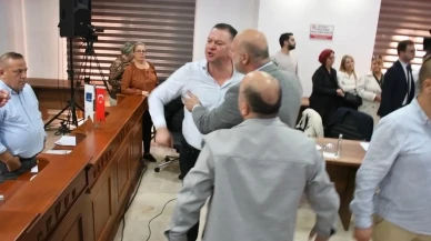 Kuşadası Belediye Başkanı Ömer Günel tartışmaları sakinlikle karşıladı