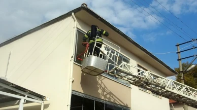 Muğla'nın Menteşe ilçesinde iki katlı evde çıkan yangın itfaiye ekiplerince söndürüldü
