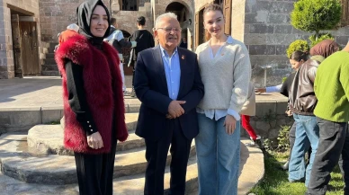 Kayseri'de Büyükkılıç Filistinli öğrencilerle dayanışma buluşmasına katıldı