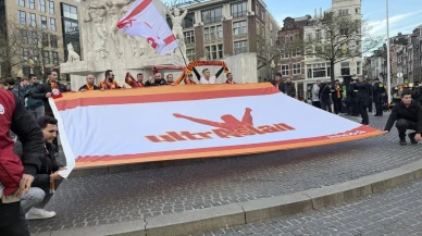 Galatasaray taraftarları Amsterdam'da Ajax maçı öncesi Dam Meydanı'nı doldurdu