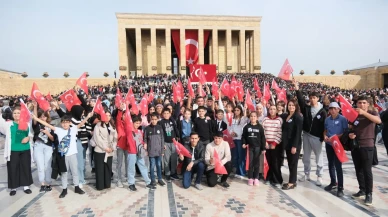 Eskişehir'de Sivrihisar Belediyesi öğrencilerle Anıtkabir'i ziyaret etti