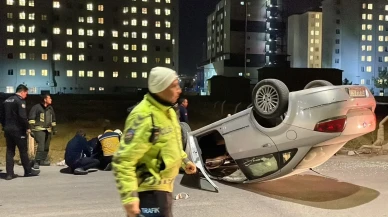 Karaman'da takla atan otomobilin ters dönmesi sonucu 2 kişi yaralandı