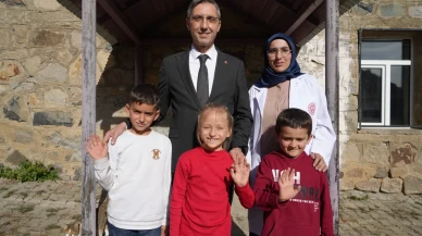 Bayburt'un Yoncalı köyünde Zahide öğretmen 3 öğrencisiyle eğitim yolculuğuna devam ediyor