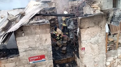 Hatay'ın Yayladağı ilçesinde metruk binada çıkan yangın itfaiye ekiplerince söndürüldü