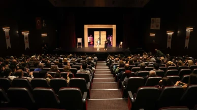 Mersin Şehir Tiyatrosu Eyvah Nadir oyunu İstanbul’da alkışlandı