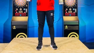 Elazığlı Bedirhan Nas dünya dart şampiyonasında altın madalya kazandı