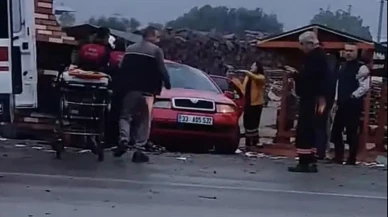 İzmir'in Kemalpaşa ilçesinde meydana gelen trafik kazasında 2 kişi hayatını kaybetti