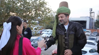 Gürsu'da Mustafa Işık Evliya Çelebi kıyafetiyle su dağıttı