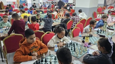 Elazığ Cumhuriyet Kupası ELO Satranç Turnuvası renkli görüntülerle sona erdi