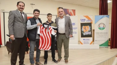 Samsun'un Canik ilçesinde öğrencilere 3 yıldır kesintisiz burs desteği sağlanıyor