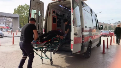 Bursa'nın İnegöl ilçesinde yük boşaltan kamyon devrildi, sürücü yaralandı