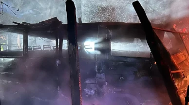 Bartın'da yıldırım düşmesi sonucu garajdaki 2 araç yandı