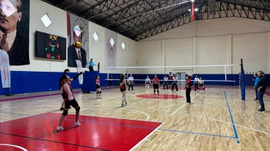 Vezirköprü’de genç kızlar voleybol turnuvası Köprülü Mehmet Paşa Anadolu Lisesi’nin şampiyonluğuyla sona erdi