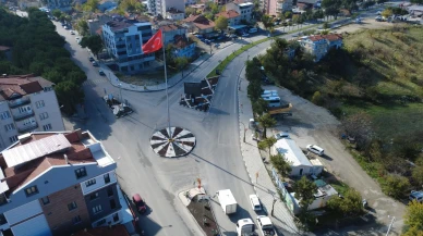 Manisa'nın Demirci ilçesinde 20 kilometrelik sıcak asfalt çalışmalarına başlandı