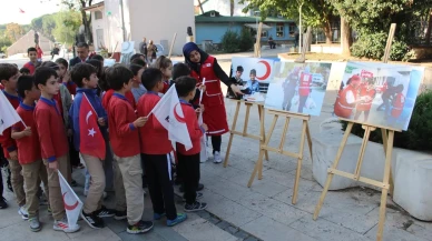 Efeler'de Kızılay Sokak etkinliğiyle öğrenciler kan bağışını öğrendi