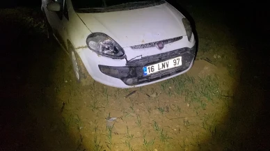 İnegöl’de polisin dur ihtarına uymayan sürücü çamura saplanıp yaya olarak kaçtı