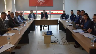 Salihli’de Kaymakam Ali Güldoğan başkanlığında bağımlılıkla mücadele toplantısı düzenlendi