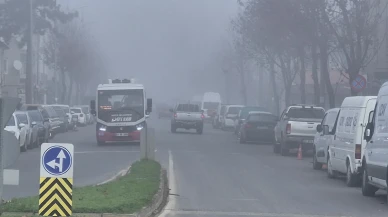 Düzce'de sabah saatlerinde yoğun sis nedeniyle görüş mesafesi 15 metreye kadar düştü