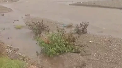 Çanakkale'nin Ayvacık ilçesinde sağanak yağış nedeniyle Kadırga Koyu sahil yolu kapandı