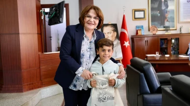 Didim'de genç yelkenciler Belediye Başkanı Hatice Gençay'ı ziyaret ederek başarılarını paylaştı