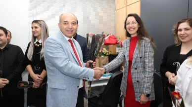 Denizli OSB yönetimi öğretmenler gününde eğitimcileri ziyaret ederek çiçek ve hediyeler takdim etti