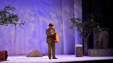 Kayseri'de Aşık Veysel tiyatro oyunu izlenerek anıldı