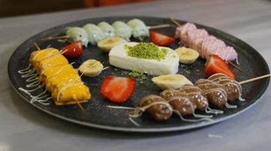 Adana'da Zeynep Geyik'in çöp şiş katmeri yoğun ilgi görüyor