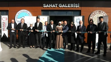 Kayseri Büyükşehir Belediyesi uluslararası öğrenciler için Bi' Dünya Sanat sergisi açtı