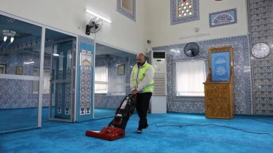Manisa'da Yunusemre Belediyesi camilerin temizliğini sürdürerek huzurlu ibadet ortamı sunuyor