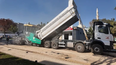 Şanlıurfa Büyükşehir Belediyesi Eyüpkent'te kış öncesi asfalt çalışması yaptı