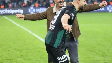 Kocaelispor'da Serdar Dursun galibiyeti çiftetelli oynayarak kutladı