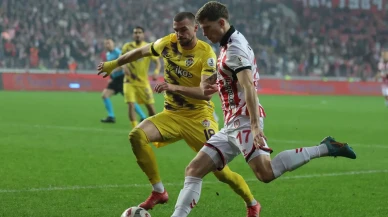 Samsunspor ile Eyüpspor arasındaki maçın ilk yarısı golsüz berabere bitti