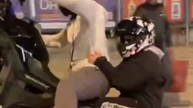 Bursa'nın İnegöl ilçesinde motosiklet sürücüsü ön tekerleği kaldırırken düştü