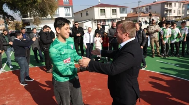 Erzincan'da 101 okul bahçesine çocuklar için kauçuk zemin uygulandı