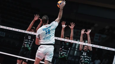 İstanbul'da Halkbank Bursa Büyükşehir Belediyespor'u 3-0 mağlup etti.