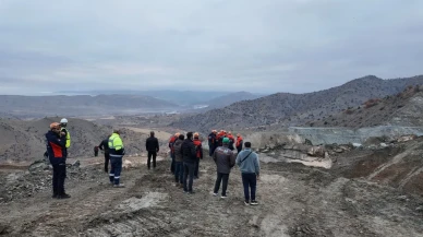 Sivas'ta maden ocağında göçük sonrası bir işçinin kurtarma çalışmaları devam ediyor