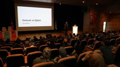 Ziya Selçuk Diyarbakır'da öğretmen ve velilere eğitimin geleceğini anlattı