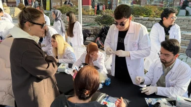 Bursa'da diyabet farkındalığı için yürüyüş düzenlendi ve mavi balonlar gökyüzüne bırakıldı