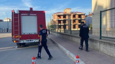 Serik’te ilkokulda elektrik sorunu nedeniyle yangın alarmı çaldı