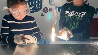 Muğla Gençlik Merkezi'nde çocuklar fen bilimlerini eğlenerek öğreniyor